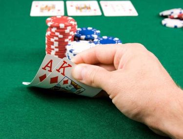 Factors That Make Online Poker Different From Live Poker