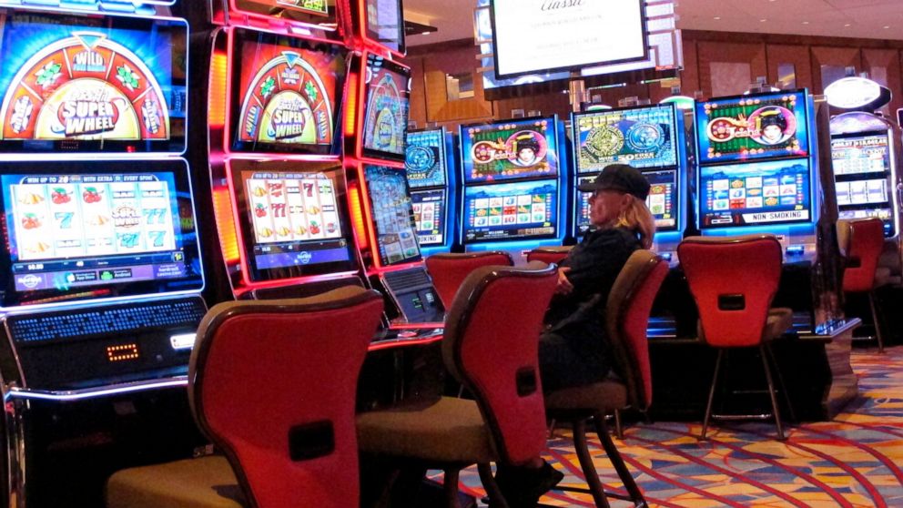 Online Slot Games and Social Media: A Growing Trend